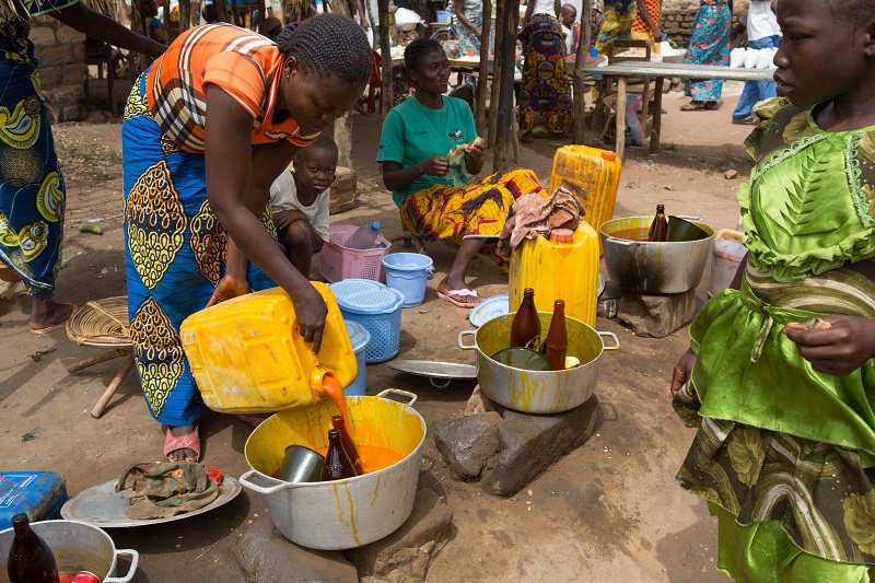 Some-women-selling-palm-oil-products-on-a-market-
